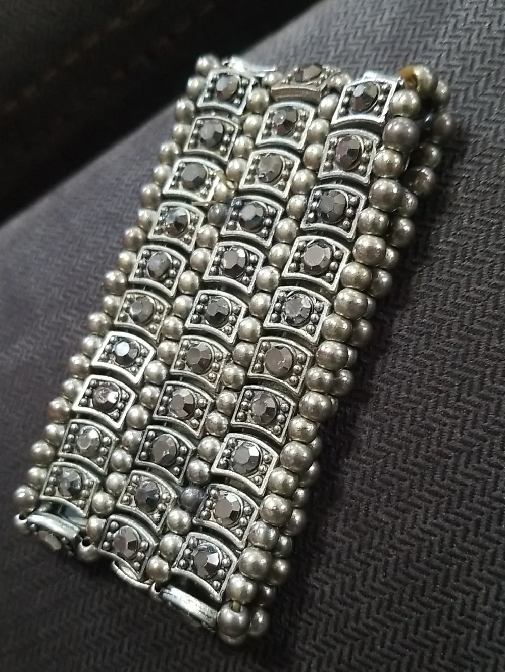 Vintage Strechy Liquid Bracelet With Stones